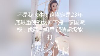 年龄不大却很骚00后嫩妹子，无毛极品肥穴假屌猛捅，骑乘抽插高潮出水，掰穴特写扣弄，小穴很紧致淫骚